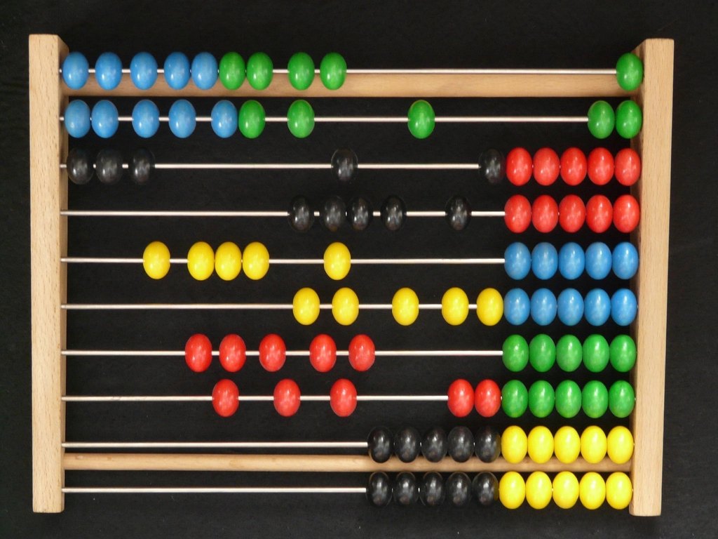 Boulier coloré à perles, symbole du calcul de moyenne avec coefficients au brevet